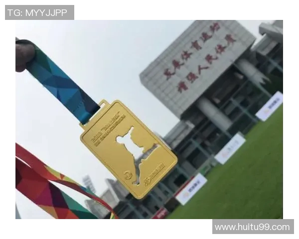 足球明星们的颁奖盛典绽放光芒荣耀时刻回顾与未来展望的精彩交融 足球明星们的颁奖盛典绽放光芒荣耀时刻回顾与未来展望的精彩交融